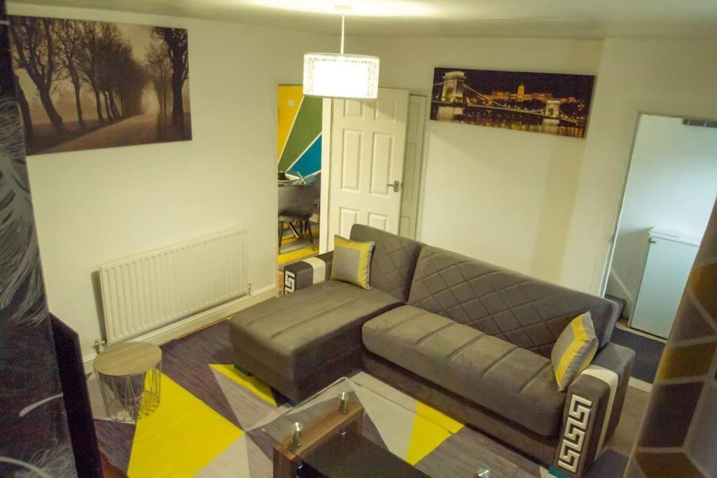 Allen Wednesbury Accommodation Exterior photo