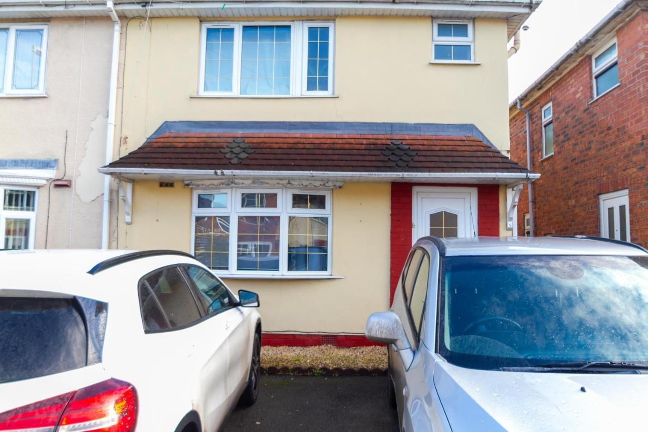 Allen Wednesbury Accommodation Exterior photo